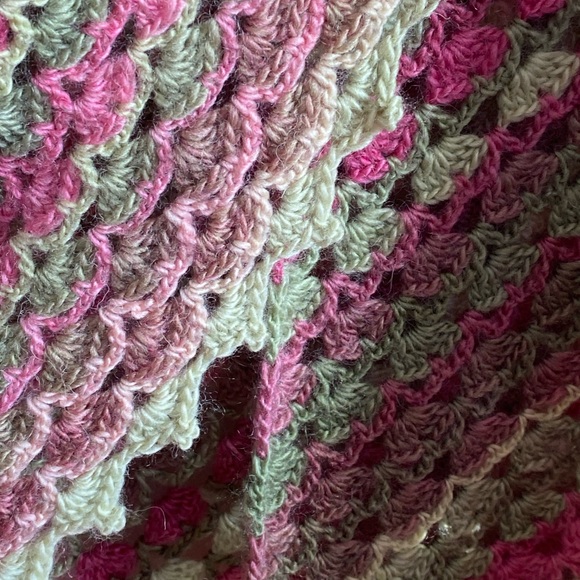 Beautiful Handmade Wool Shawl - Picture 7 of 8